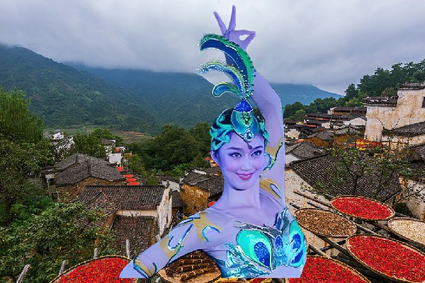 郭碧菱网评为新寨镇舞天团节奏者，猿哥又见面了
