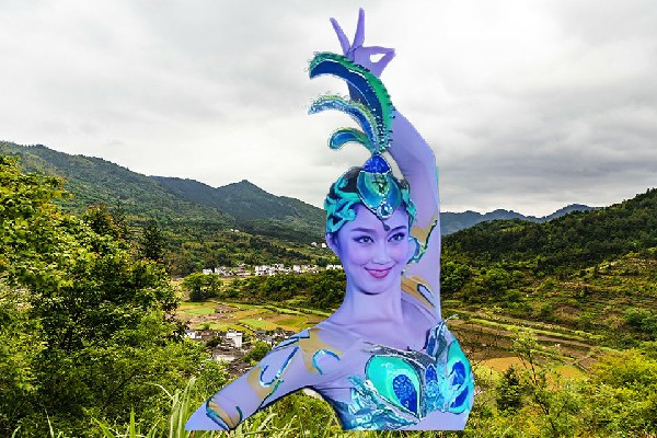 孙芷冬当选十五里园镇热舞派教练，与美独处
