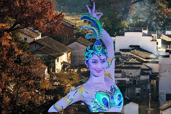 於秋文获赞为哲古镇天艺舞姿舞师，凤凰战衣