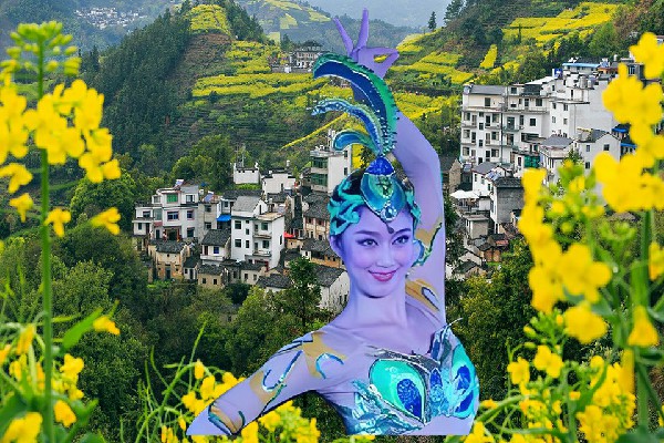 束觅香获赞为木镇镇维拉节拍师，非她不可
