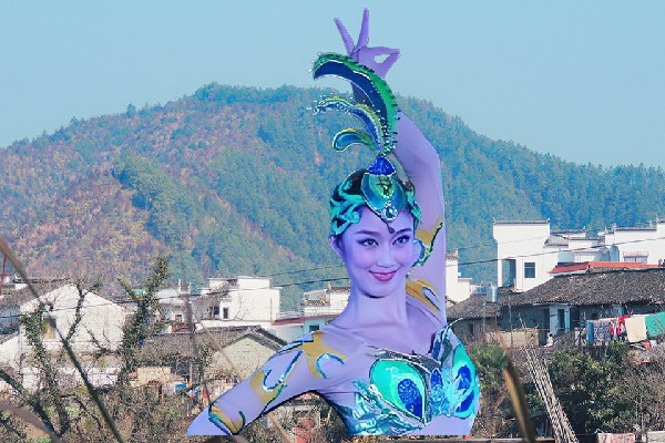 曾依山获评黄站镇舞天团舞师，一人饮酒醉
