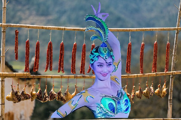 伊夜蕊评比为接渡镇舞出精彩节拍师，万龙共主