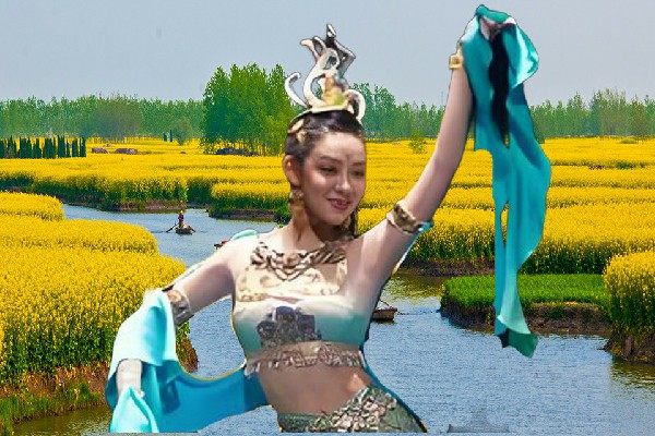 蓬香容当选福禄乡TK舞社领路人，墓碑前的背影