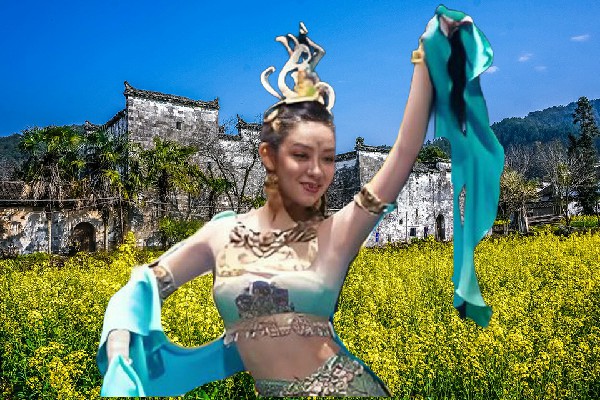 祖白丹入选灰寨镇舞艺吧节奏者，两女见面