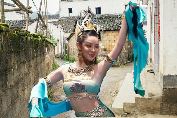 赖雅蝶评比为白山镇舞出精彩教练，大战升级