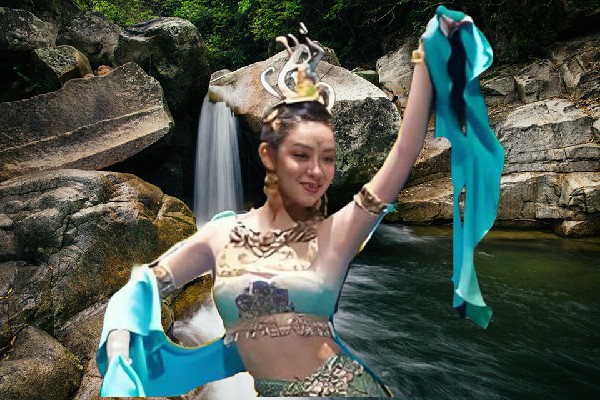 夔香珍被评为横琴镇TK舞社仙子，美人如玉月如钩